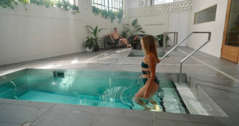 Contrast therapy, or alternating exposure to cold and hot temperatures via cold plunges and sauna sessions, has taken the wellness landscape by storm in recent years.